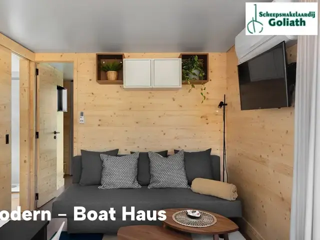 Boat Haus Mediterranean 8X4 MODERN Houseboat