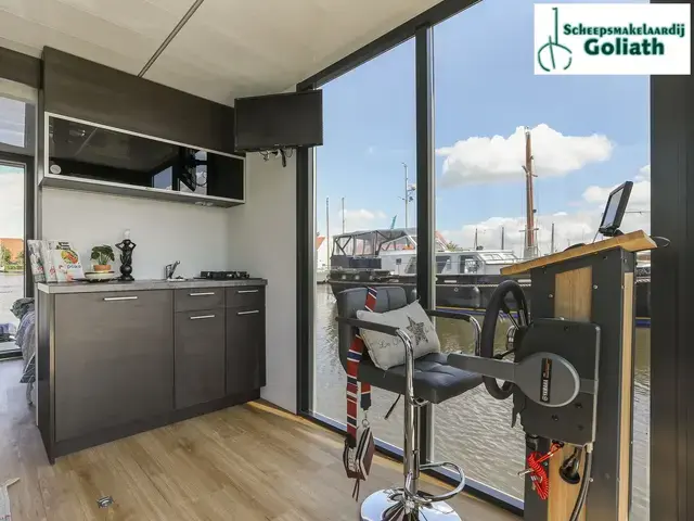 Campi 300 Houseboat