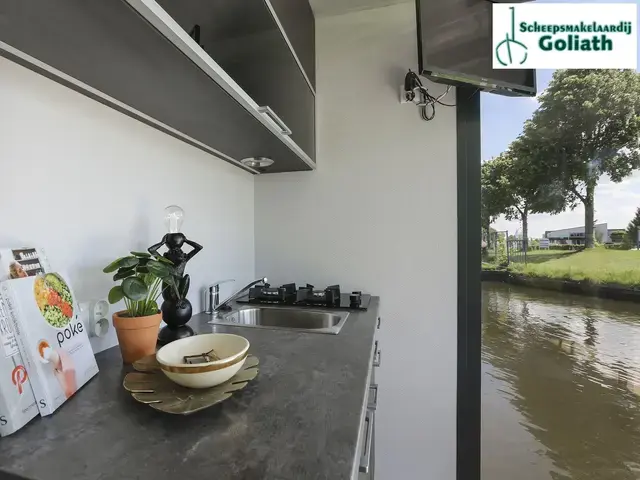 Campi 300 Houseboat