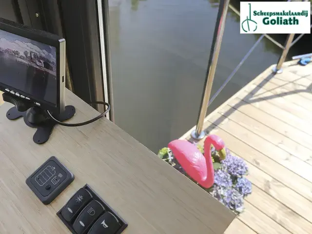 Campi 300 Houseboat