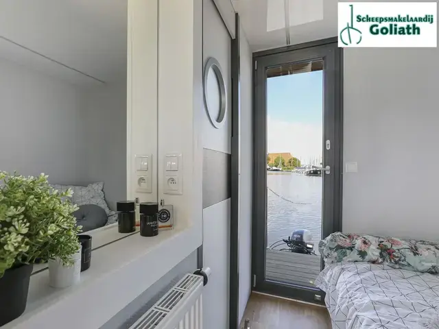 Campi 300 Houseboat