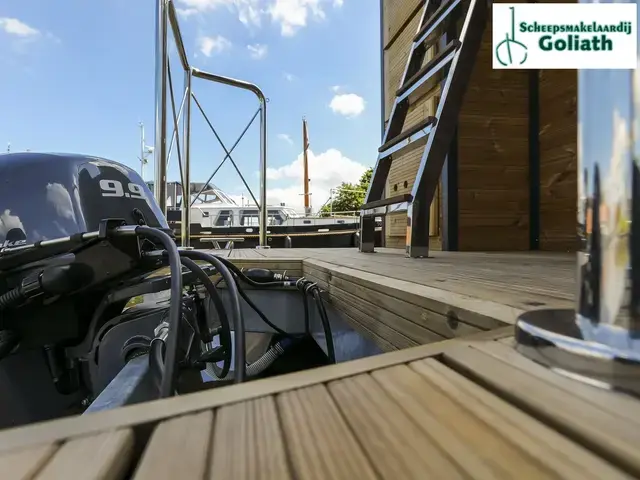 Campi 300 Houseboat