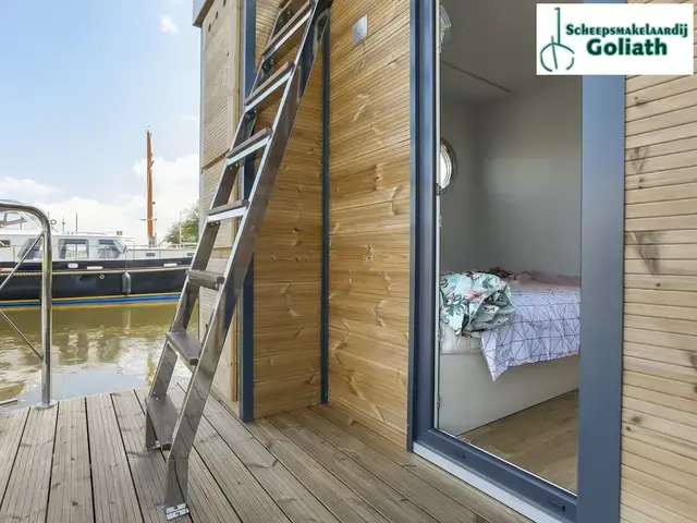 Campi 300 Houseboat