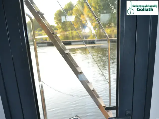 Campi 280 Houseboat