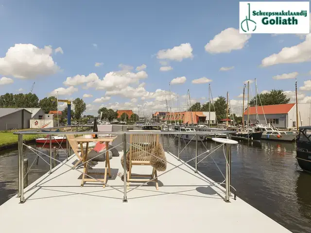 Campi 300 Houseboat