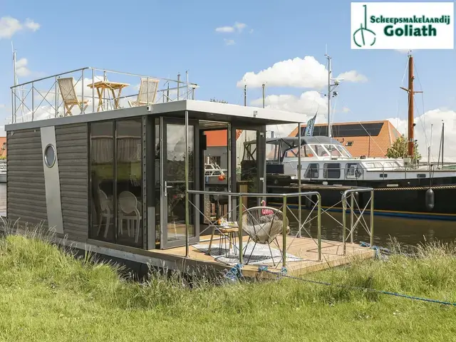 Campi 300 Houseboat