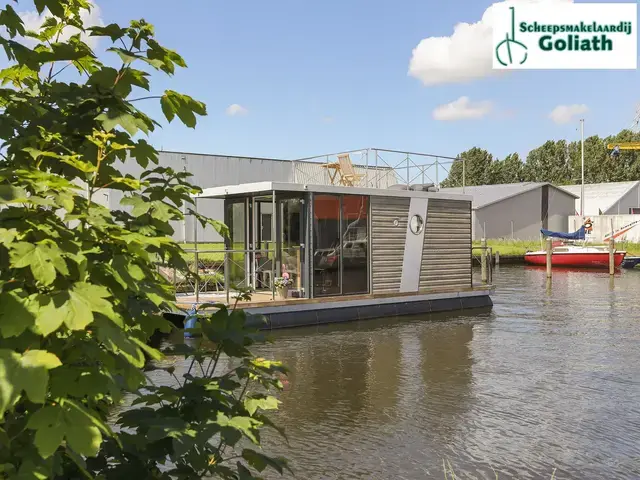 Campi 300 Houseboat