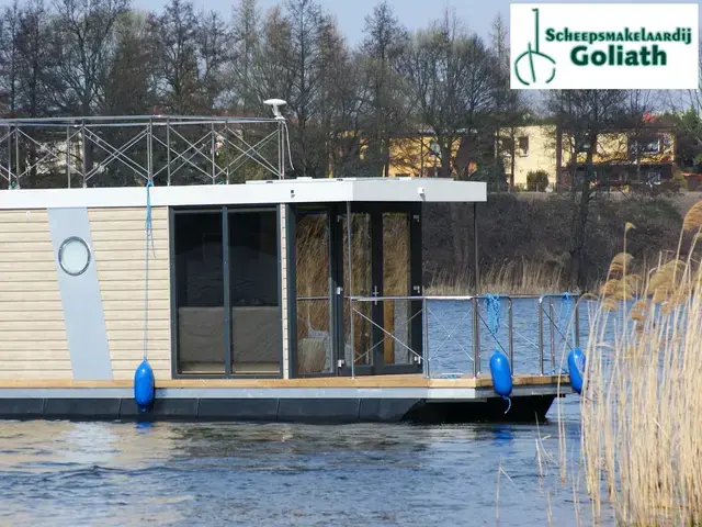 Campi 300 Houseboat