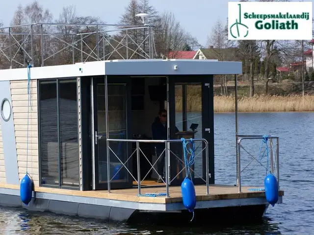 Campi 300 Houseboat