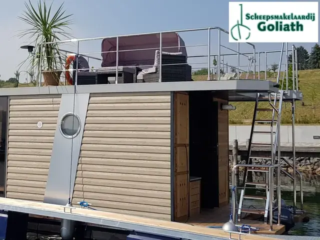 Campi 300 Houseboat