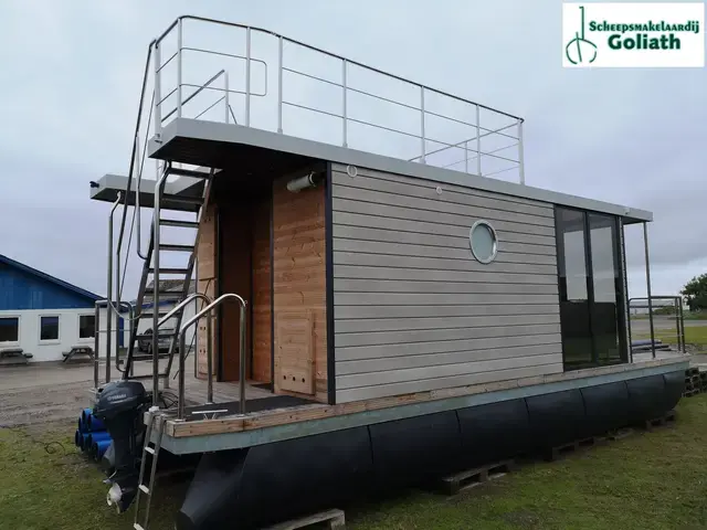 Campi 300 Houseboat