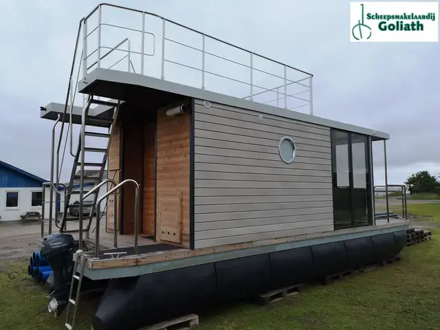 Campi 300 Houseboat