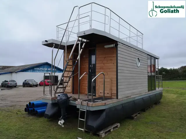 Campi 300 Houseboat