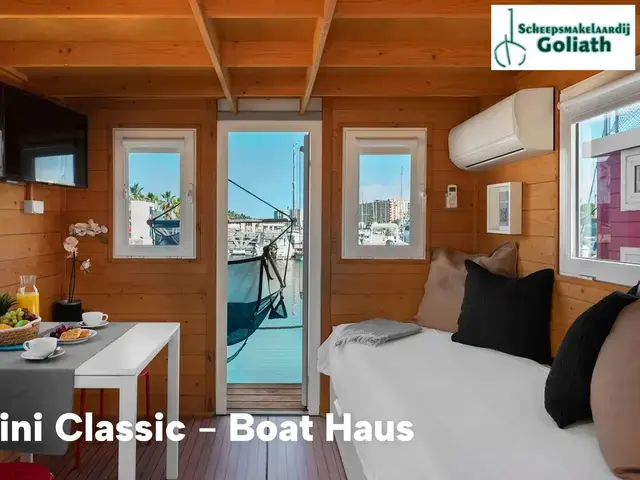 Boat Haus Mediterranean 6x3 Classic Houseboat