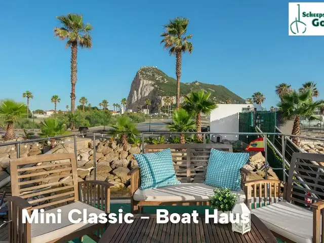 Boat Haus Mediterranean 6x3 Classic Houseboat