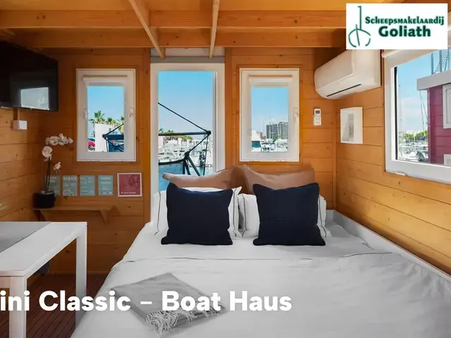 Boat Haus Mediterranean 6x3 Classic Houseboat