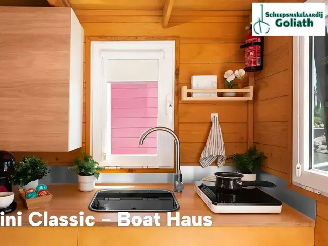 Boat Haus Mediterranean 6x3 Classic Houseboat