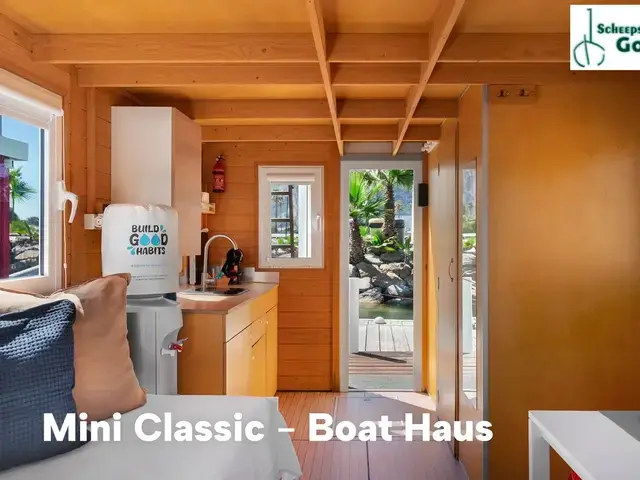 Boat Haus Mediterranean 6x3 Classic Houseboat