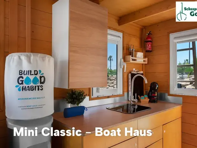 Boat Haus Mediterranean 6x3 Classic Houseboat