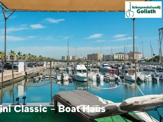 Boat Haus Mediterranean 6x3 Classic Houseboat