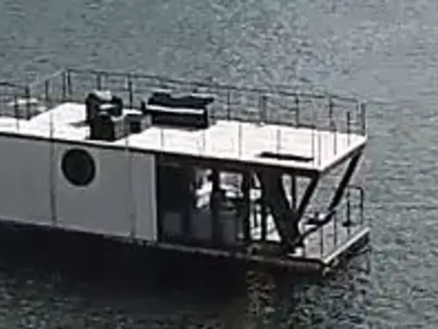 Shogun Mobile Houseboat