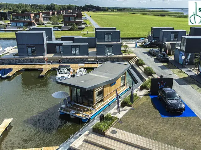 Twin Vee Butterfly Houseboat