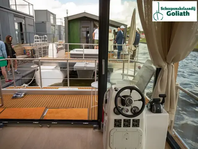 Twin Vee Butterfly Houseboat