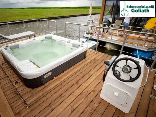 Twin Vee M-Cabin Houseboat