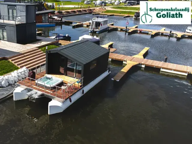 Twin Vee M-Cabin Houseboat