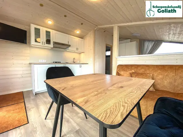 Twin Vee M-Cabin Houseboat