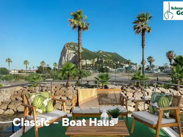 Boat Haus Mediterranean 8x3 Classic Houseboat