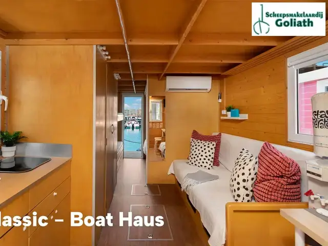 Boat Haus Mediterranean 8x3 Classic Houseboat