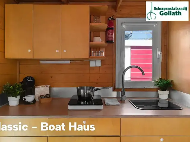 Boat Haus Mediterranean 8x3 Classic Houseboat