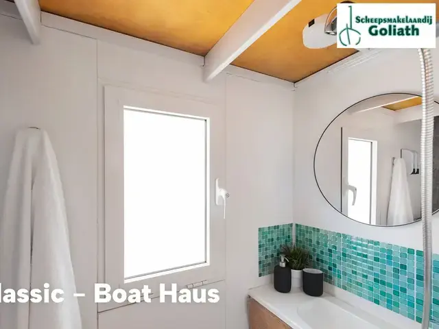 Boat Haus Mediterranean 8x3 Classic Houseboat