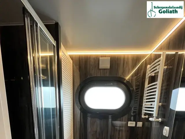 Campi 400 Houseboat