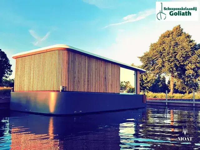 Houseboat Floating Hotel Room