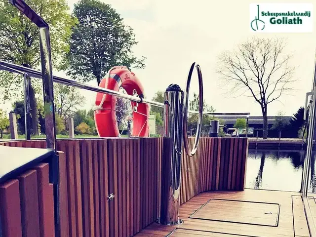 Houseboat Floating Hotel Room