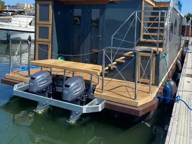 Campi 400 Houseboat