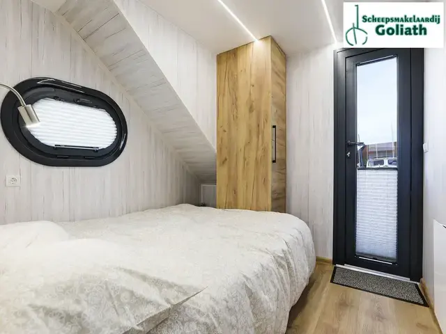 Campi 400 Houseboat