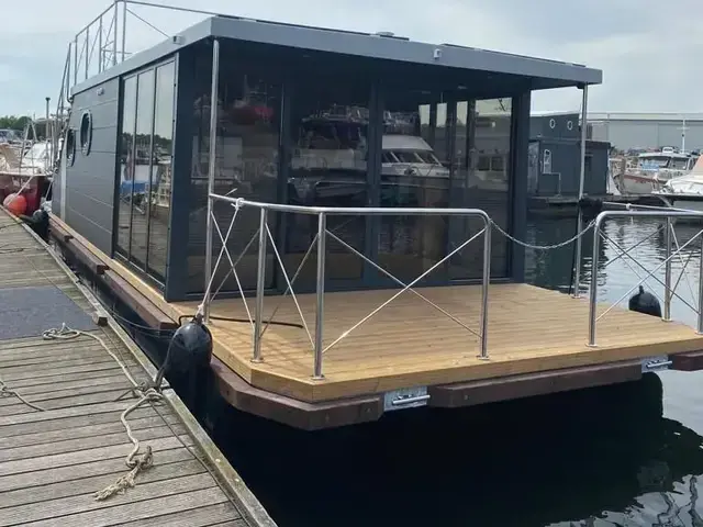 Campi 400 Houseboat