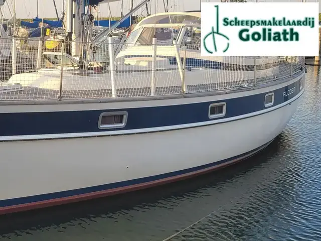 Hallberg Rassy 352