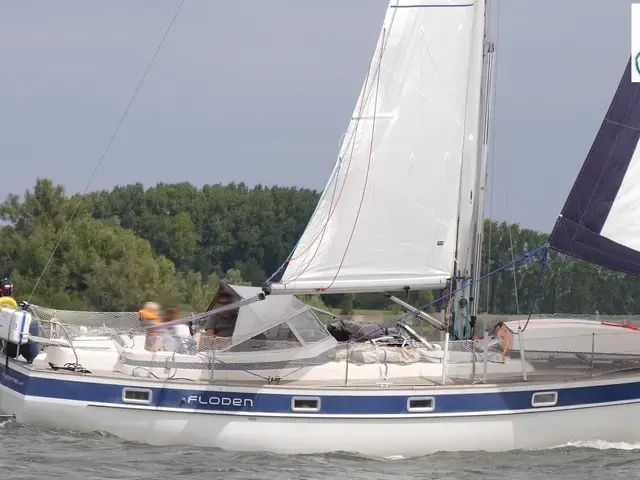 Hallberg Rassy 352