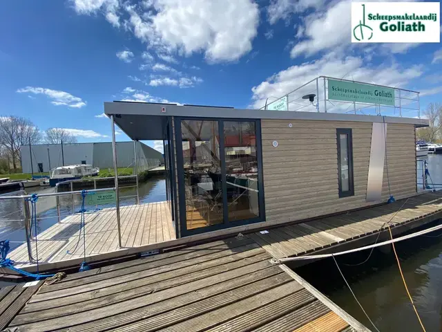 Campi 340 Houseboat