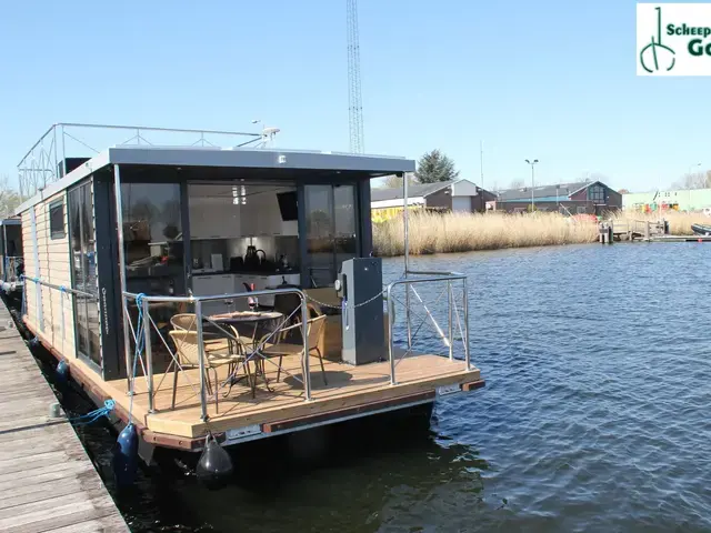 Campi 340 Houseboat