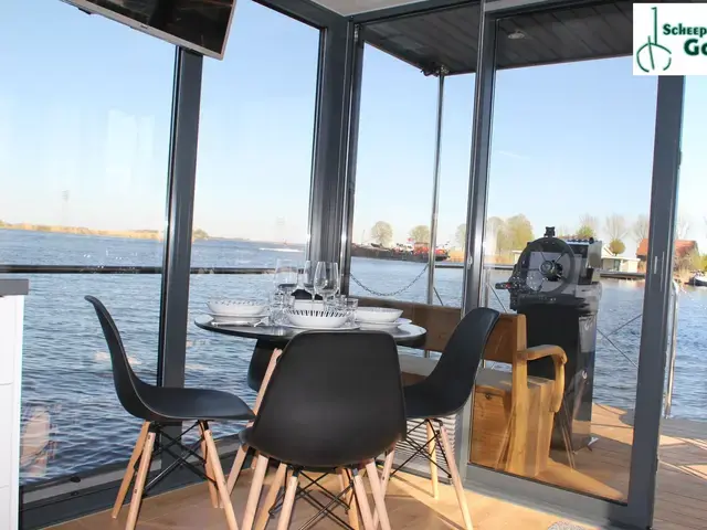 Campi 340 Houseboat