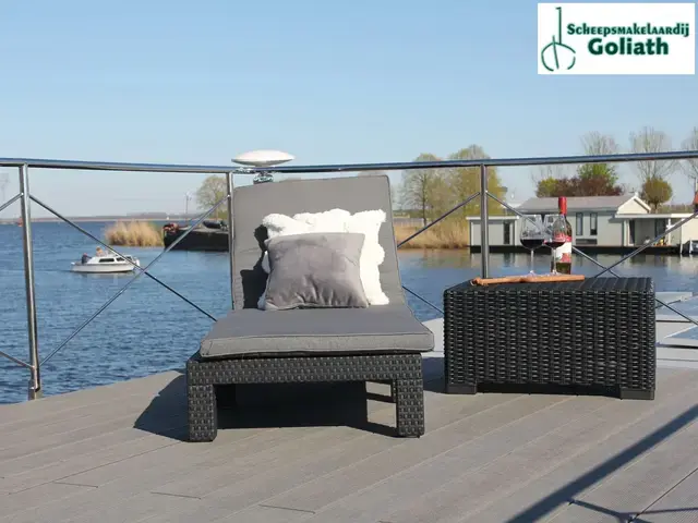 Campi 340 Houseboat