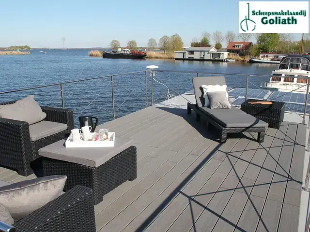 Campi 340 Houseboat