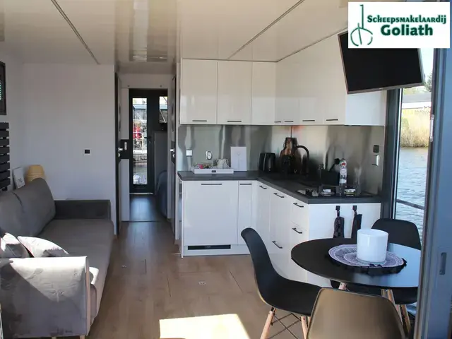 Campi 340 Houseboat