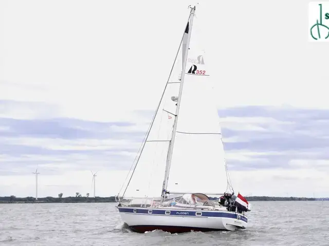 Hallberg Rassy 352