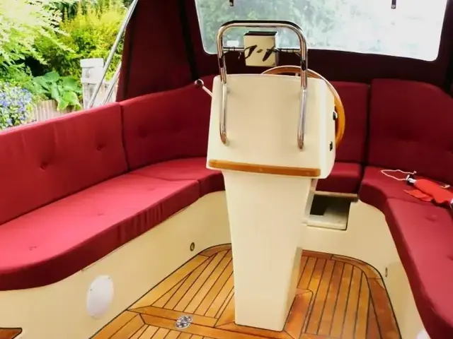 Zarro Vision 25 Cabin